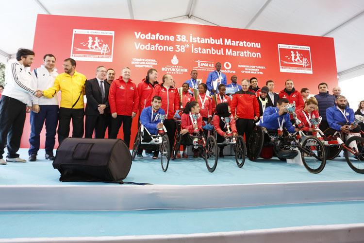 Vodafone 38. stanbul Maratonunda Yüz Binler Türkiye Akna Kotu