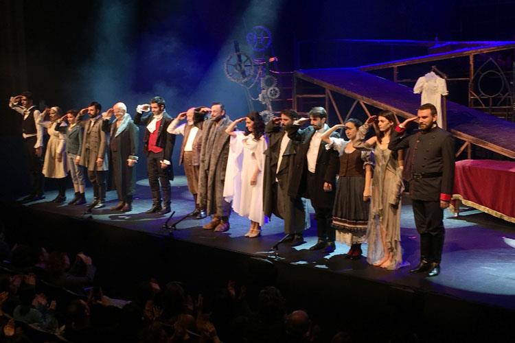 Çolpan lhan & Sadri Alk Tiyatrosu'ndan Anlaml Asker Selam
