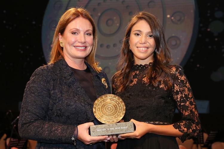 Modern Pentatlon Milli Sporcusu lke Özyüksel 2019 Mustafa V.Koç Spor Ödülünü Kazand