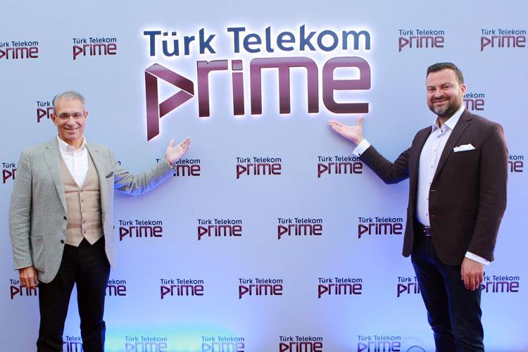 Türk Telekom Prime Lansmannda  Aye Hatun Önal ve Ozan Çolakolu Rüzgar Esti 