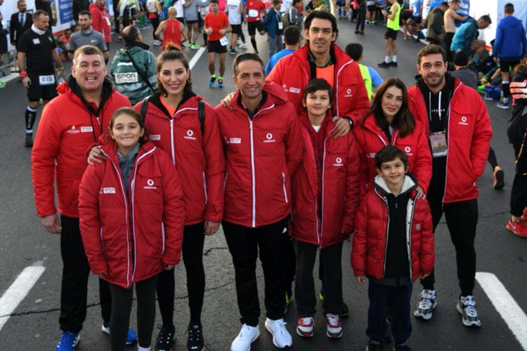 Vodafone stanbul Maratonuna Ünlü Akn