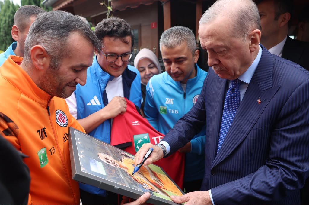 Cumhurba�kan� Erdo�an, �stanbul Kastamonuspor Yönetimiyle Bir Araya Geldi 