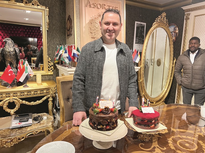 Murat Erat : 45. Ya� Gününü Ailesi Ve  Yak�n Dostlar�yla Kutlad�