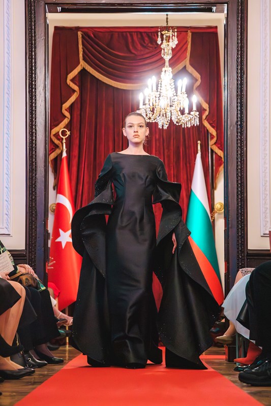 �stanbul � Sofya: �ki �ehrin Ortak Haf�zas�, Sofya�da Zamans�z Bir Defileyle Bulu�tu