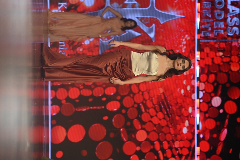 Emine Kayra Anla� : Sammyvit Klass Model Türkiye 2025�de Gerçekle�tirdi�i Defilesi �le Moda Dünyas�nda Ç���r Açt�