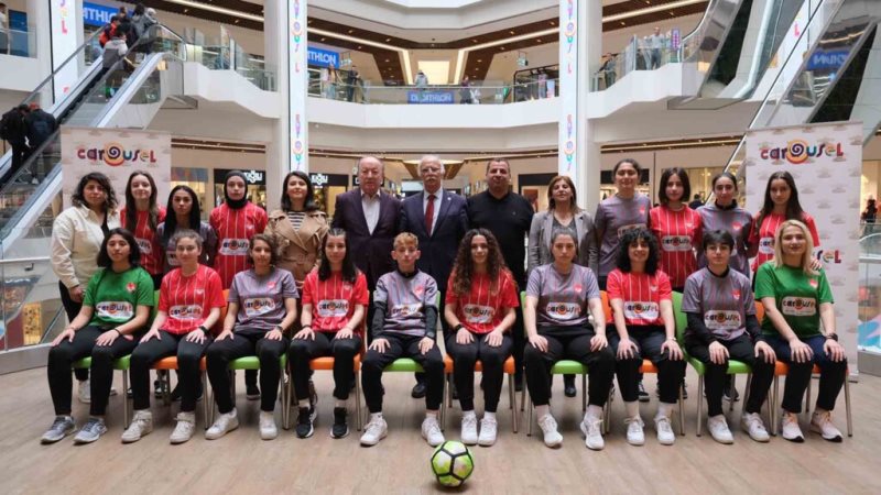 Carouselden Kadn Futboluna Anlaml Destek