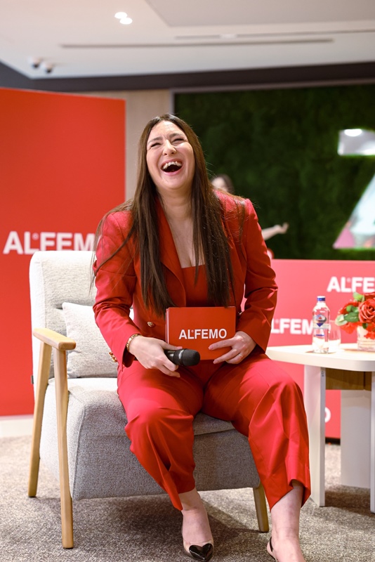 Alfemo�nun Yeni Yüzü Yasemin Sakall�o�lu: �E�ya De�i�ti, Ben De De�i�tim!�