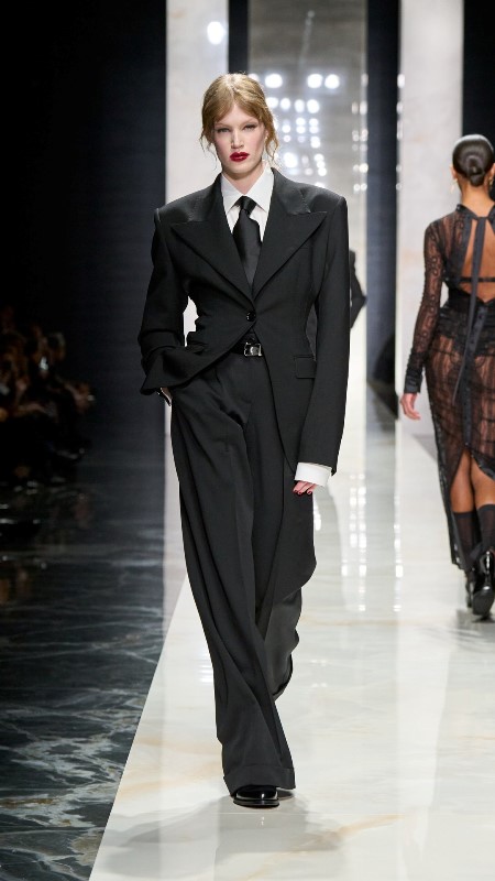 Dolce & Gabbana, �Ident�ty� Koleksiyonu �le Milano Moda Haftas��nda Gücün Ve Kimli�in S�n�rlar�n� Yeniden Çizdi