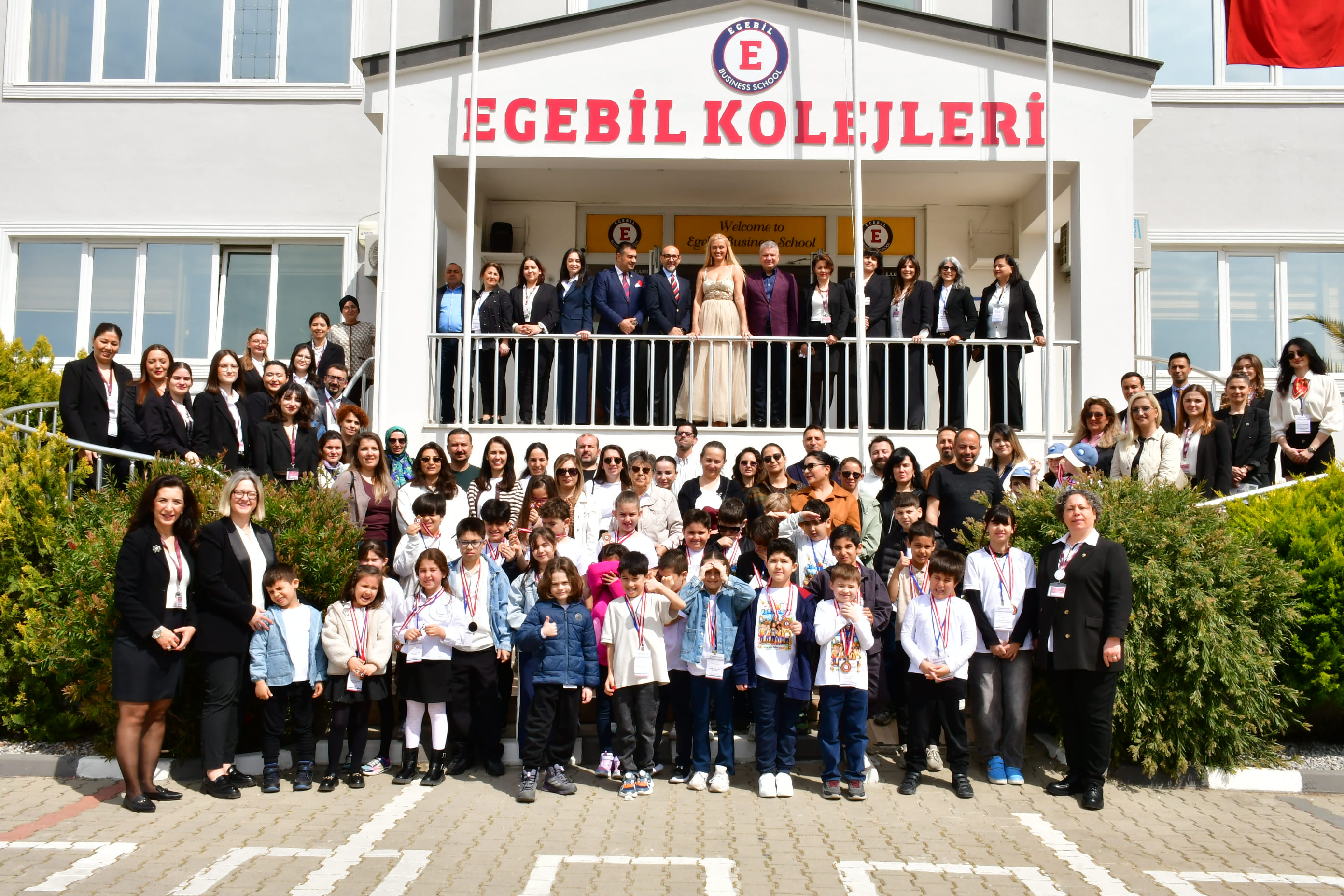 Tabiat�n K�z� Tu�ba Özay Ve "Suyun Melekleri" Kaz Da�lar��nda Bulu�tu