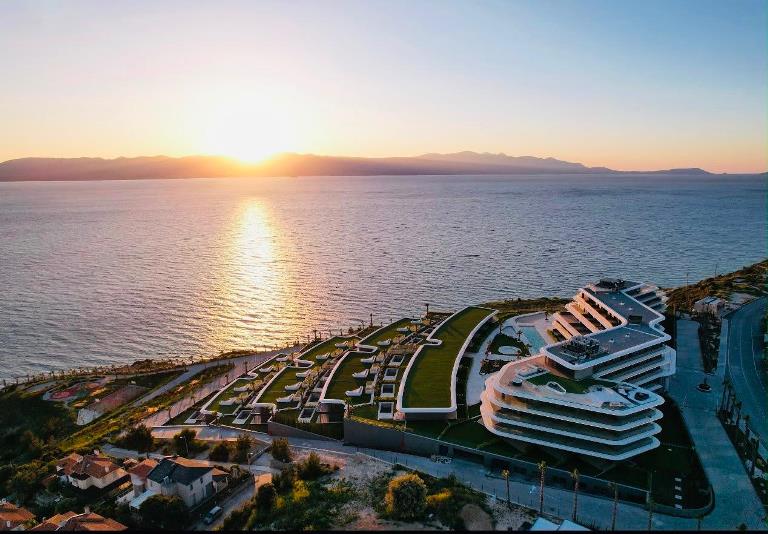 Demirok Yap� Group, Noa Terrace Çe�me�de Yeni Bir Ya�am Vizyonu Sunuyor