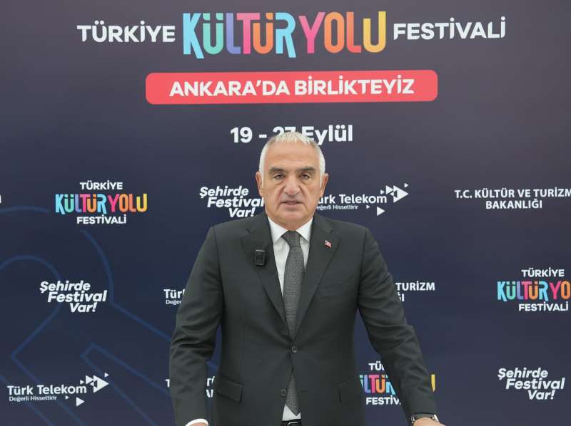 Bakan Ersoy Ba�kentte Start� Verdi! Ankara Kültür Yolu Festivali Ba�lad� Ersoy: �Ba�kentimizin Tarihini Ve Mimarisini Ressamlar�m�z�n Gözünden Yeniden Gördük� 