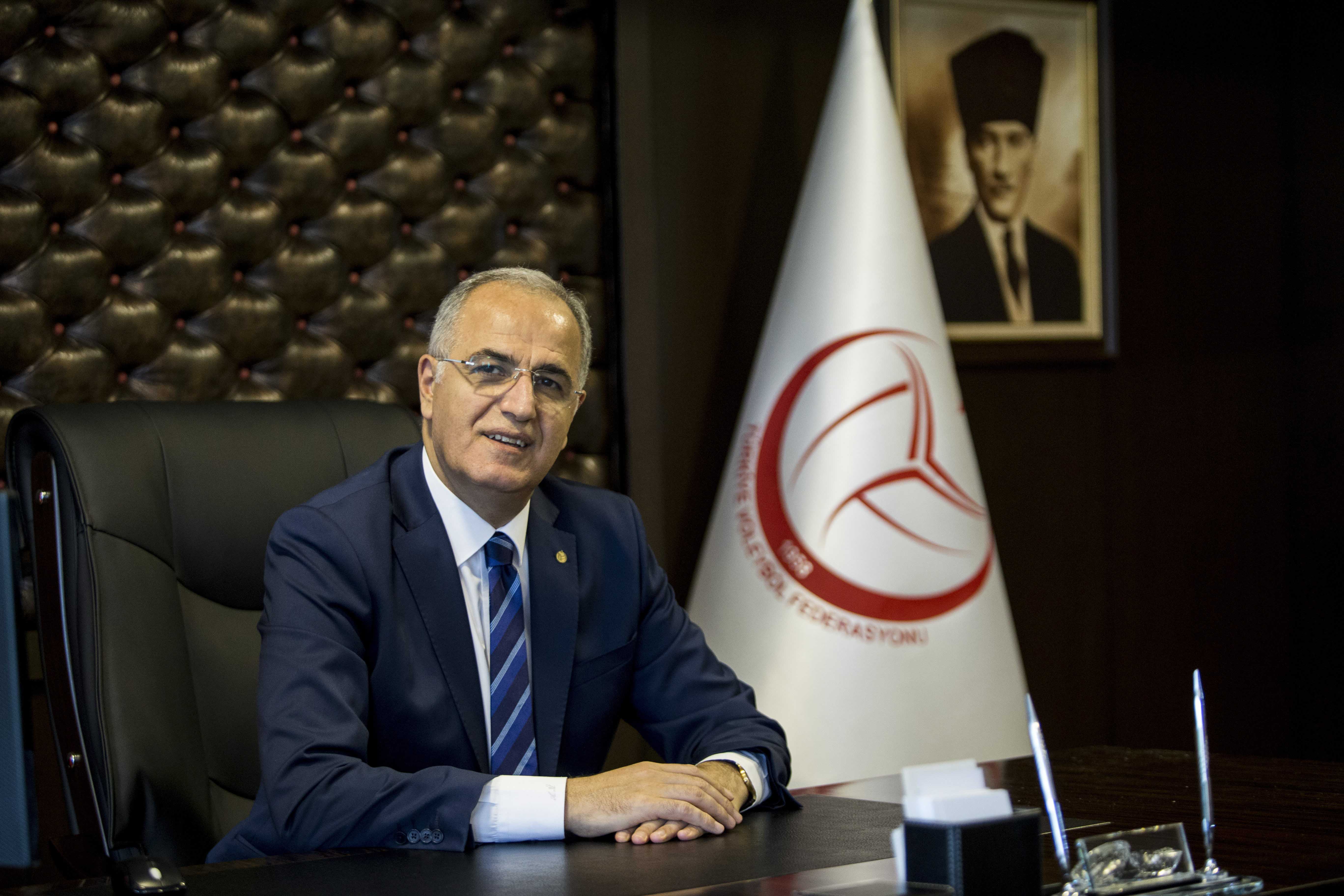 Mehmet Akif Üstünda� : Türk Voleybolunun Yükseli�ine Liderlik Ediyor