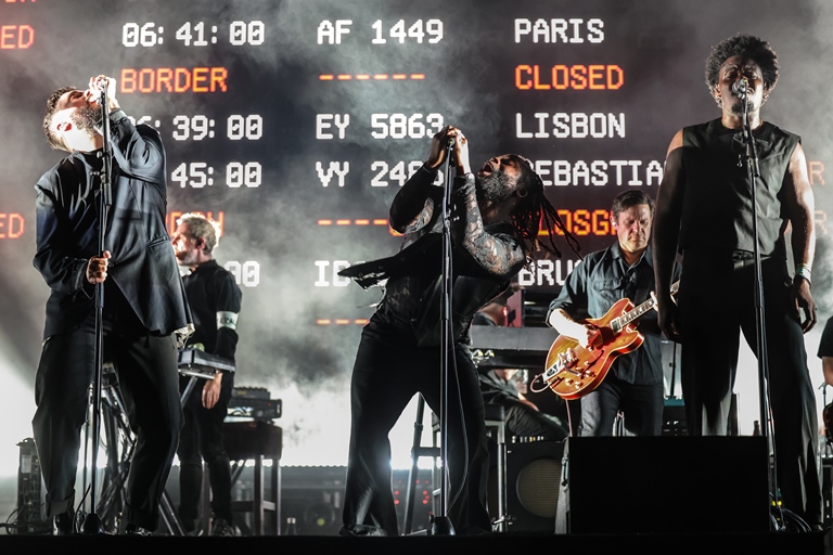 Massive Attack stanbulda Tarihi Bir Konsere mza Atti 