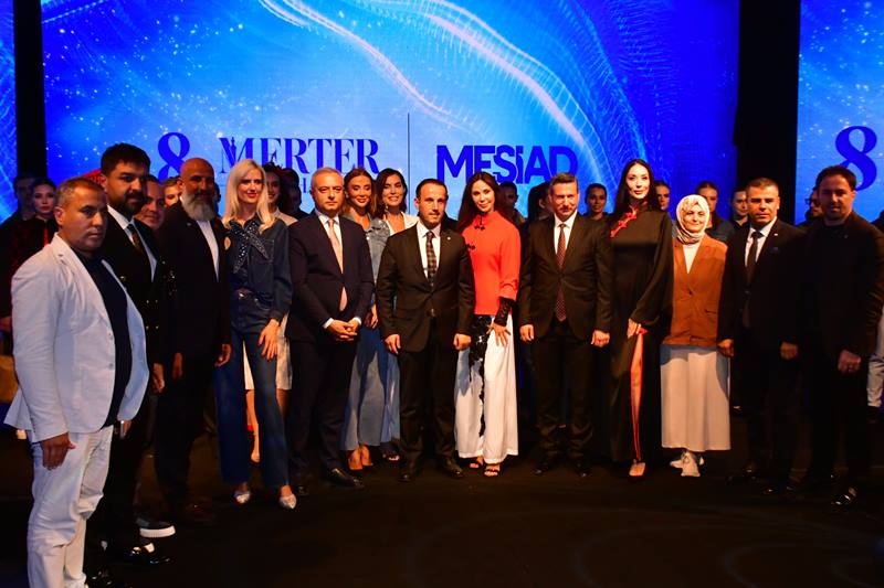 Merter�de Moda �öleni Ba�lad�! �Calam�ty Demet� Ve �Gey�a Ece� Podyumu Sallad� 