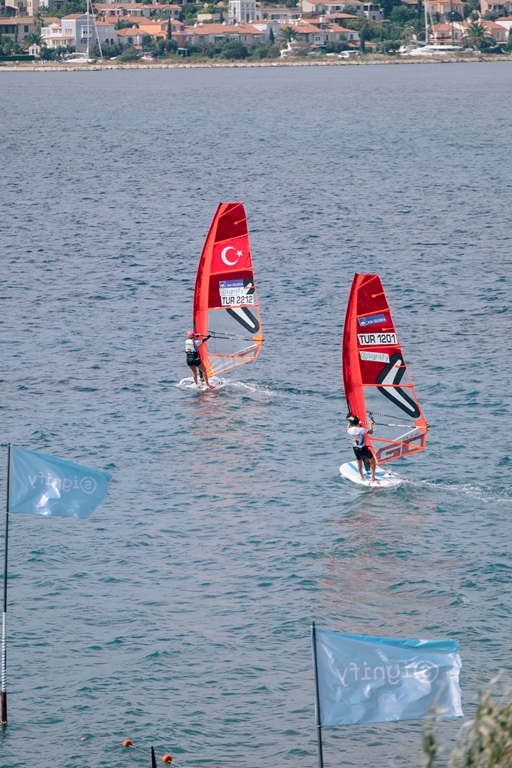 Osse, Alaçat� W�ndfest 2026�da Genç Sporcular�n Yan�ndayd�