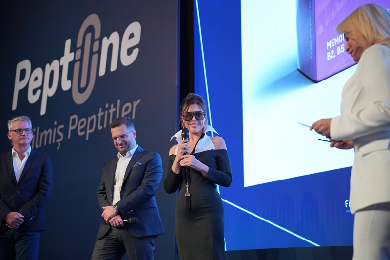 Pept�l�ne, �Seçilmi� Peptitler� Dünyas�n� Marka Elçisi Nebahat Çehre �le Tan�tt� 