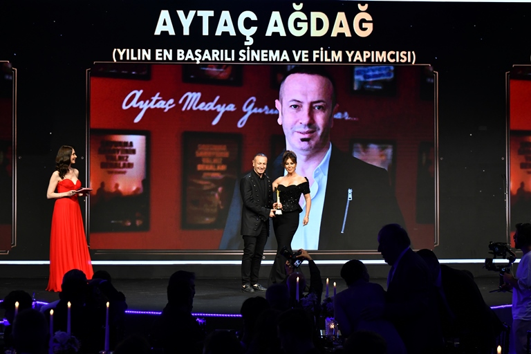 Aytaç Ada :  Beyazperdenin Zirvesine Yerleti Yln En Baarl Sinema Ve Film Yapmcs Ödülünü Kazand 