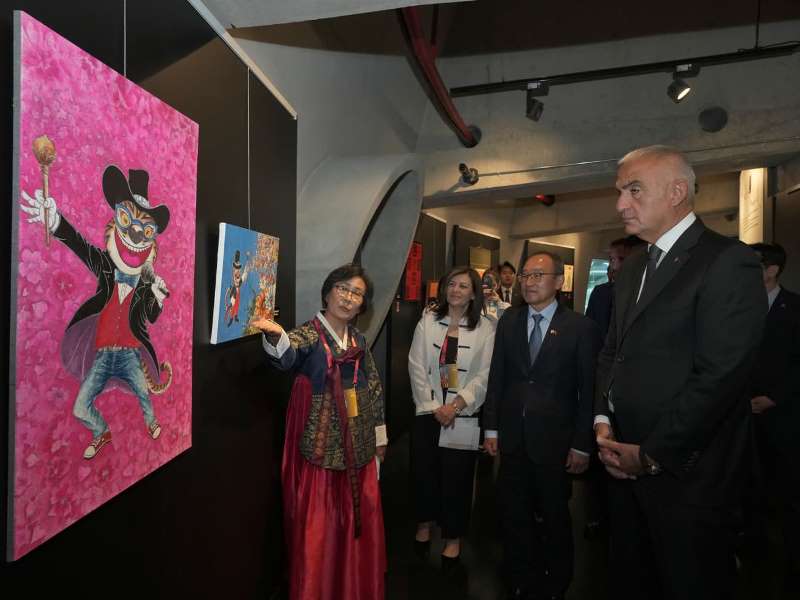 Bakan Ersoy Ba�kentte Start� Verdi! Ankara Kültür Yolu Festivali Ba�lad� Ersoy: �Ba�kentimizin Tarihini Ve Mimarisini Ressamlar�m�z�n Gözünden Yeniden Gördük� 