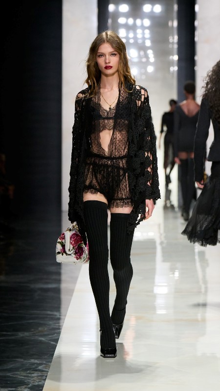 Dolce & Gabbana, �Ident�ty� Koleksiyonu �le Milano Moda Haftas��nda Gücün Ve Kimli�in S�n�rlar�n� Yeniden Çizdi