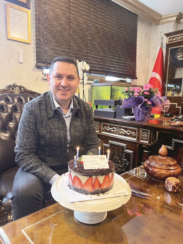 Murat Erat : 45. Ya� Gününü Ailesi Ve  Yak�n Dostlar�yla Kutlad�