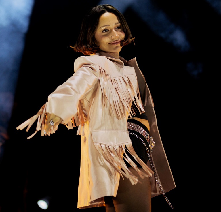  Zeynep Bast�k Antalya�da Aç�k Hava Sezonunu Açt� 