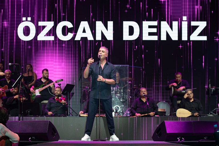 Özcan Deniz, Merit Royal Damondda Bir Kez Daha Gönülleri Fethetti