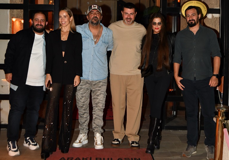 Araki : stanbulda  Celil Nalçakan Dostlar le Bulutu