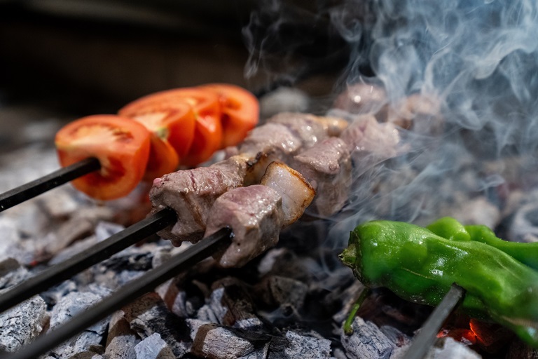 Etilerde Kebap Deneyimini Batan Yazan Bir Mekân: Mini Kebapç