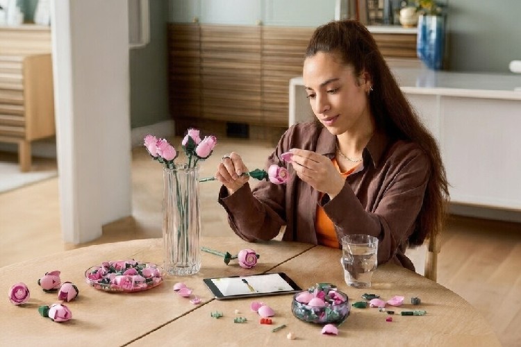 LEGO Botanicals�tan Bu Sevgililer Günü�nde �kisi Bir Arada: Solmayan Güller