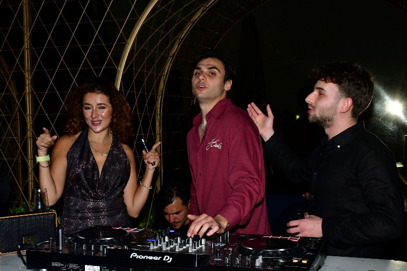 Hamza Kapucuo�lu :  Sunset Party'de Müzik Ziyafeti Ya�att�
