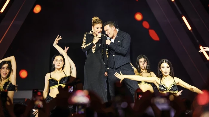 Gülben Ergen Ve Mustafa Sandal�dan Sahnede Sürpriz Düet