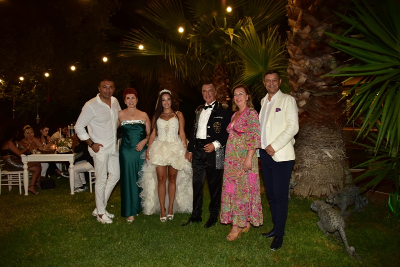 Can Kakmacı-Özgün Deniz Kakmacı : Urla'daki Malikanelerinde Muhteşem Bir Düğünle Dünyaevine Girdiler