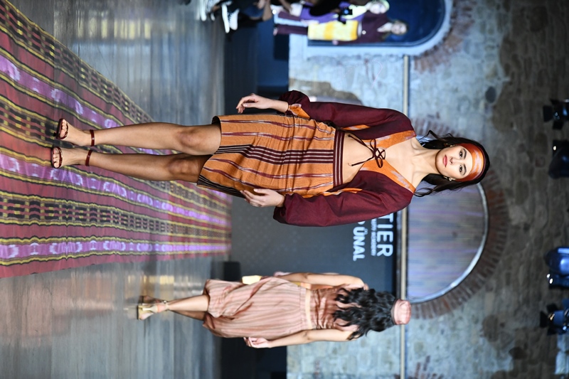 Alt�er Academy : Moda Tasar�m Ö�rencilerinden  Kutnu �pe�i �lhaml� Özel Defile 