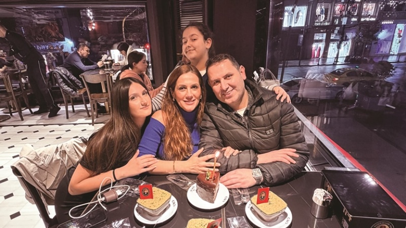 Murat Erat : 45. Ya� Gününü Ailesi Ve  Yak�n Dostlar�yla Kutlad�