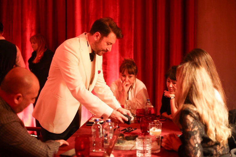 Bo�az��n Y�ld�zlar� The M Lounge�da Bulu�tu: Yeni Sezon �llüzyon �ovla Aç�ld�