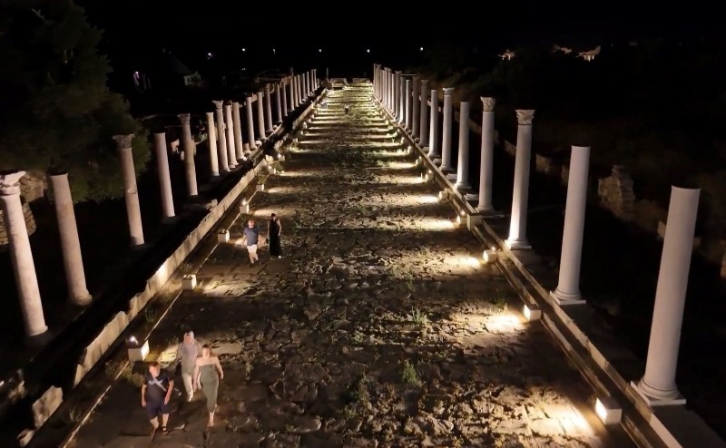 Rekoru Bakan Ersoy Duyurdu! Gece Müzecili�inde Ziyaretçi Say�s� 1,3 Milyonu A�t�