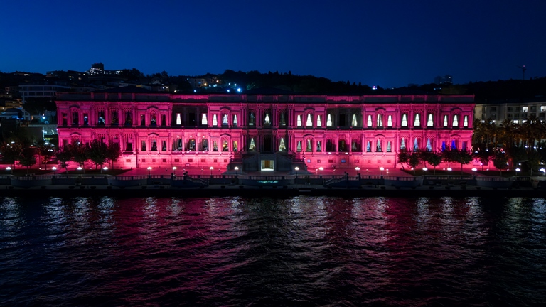 12 Y�ld�r Ç�ra�an Palace Kempinski �stanbul Ve MEMEDER Meme Kanseri Fark�ndal��� �çin El Ele