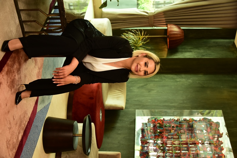  Feruza Gözel :   Azmi, Esteti�i Ve Cesaretiyle S�n�rlar� A�t� 