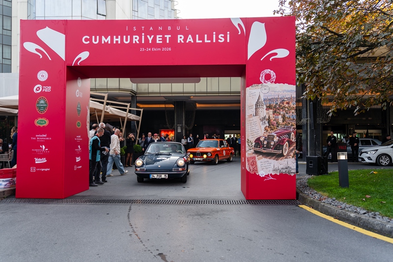 Florentia Village �stanbul�da  Klasik Otomobillerle Cumhuriyet Co�kusu