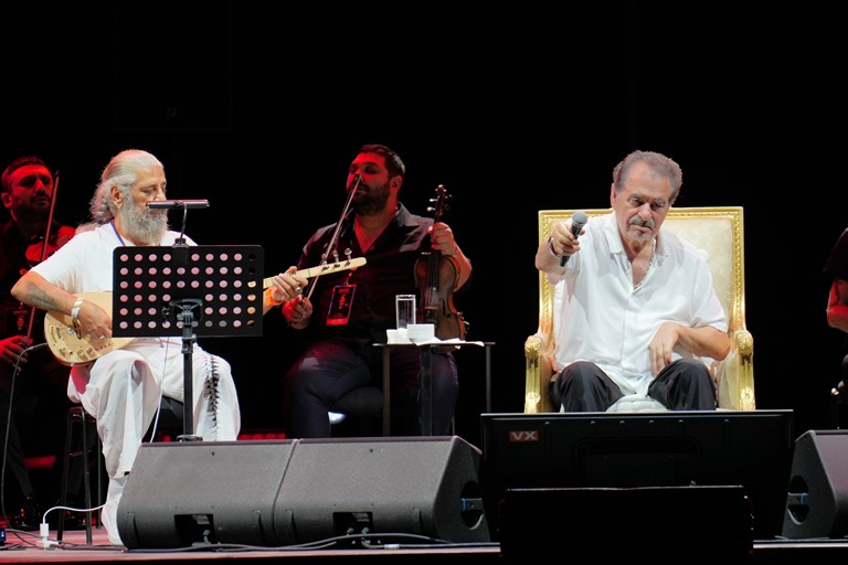 mparatordan Dubai'de Dev Konser!