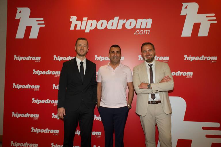Hipodrom.Com’un Atçılığa Dair Vizyonunu Geniş Kitlelere Emre Karayel Aktaracak Hipodrom.Com’un Atçılığa Dair Vizyonunu Geniş Kitlelere Emre Karayel Aktaracak