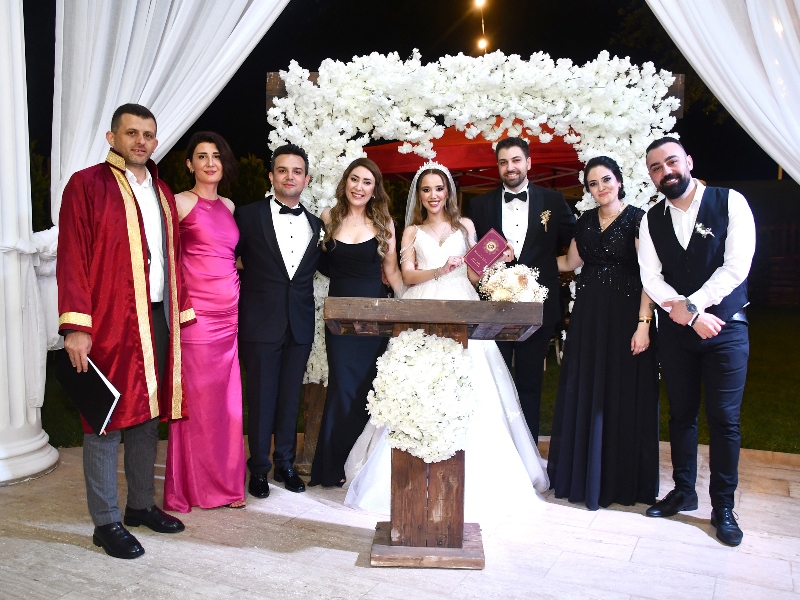 Zuhal Kaya- Mehmet Mungan: Rengârenk Bir Düğün ile Dünya Evine Girdiler