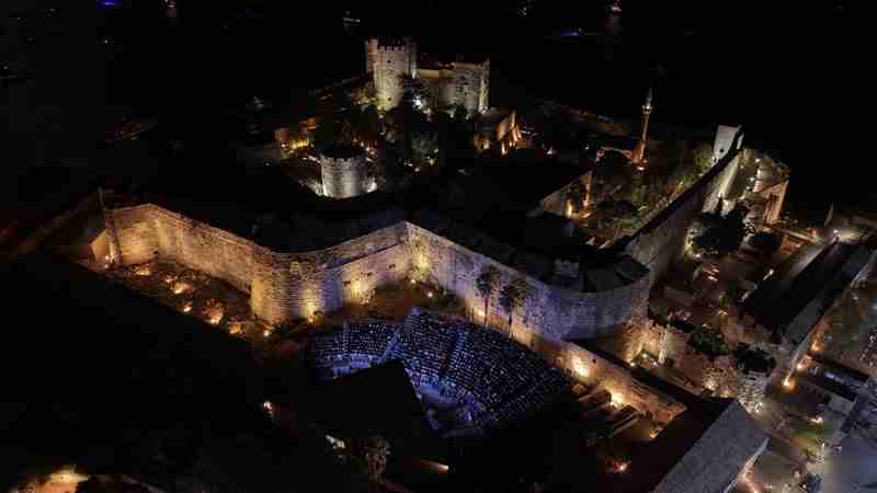 �Sanat Güne�imiz� Zeki Müren, Vefat�n�n 30. Y�l�nda Bodrum�da An�ld� 