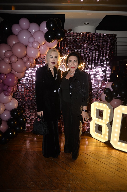 Canan Göztepe�ye 80. Ya� Sürprizi