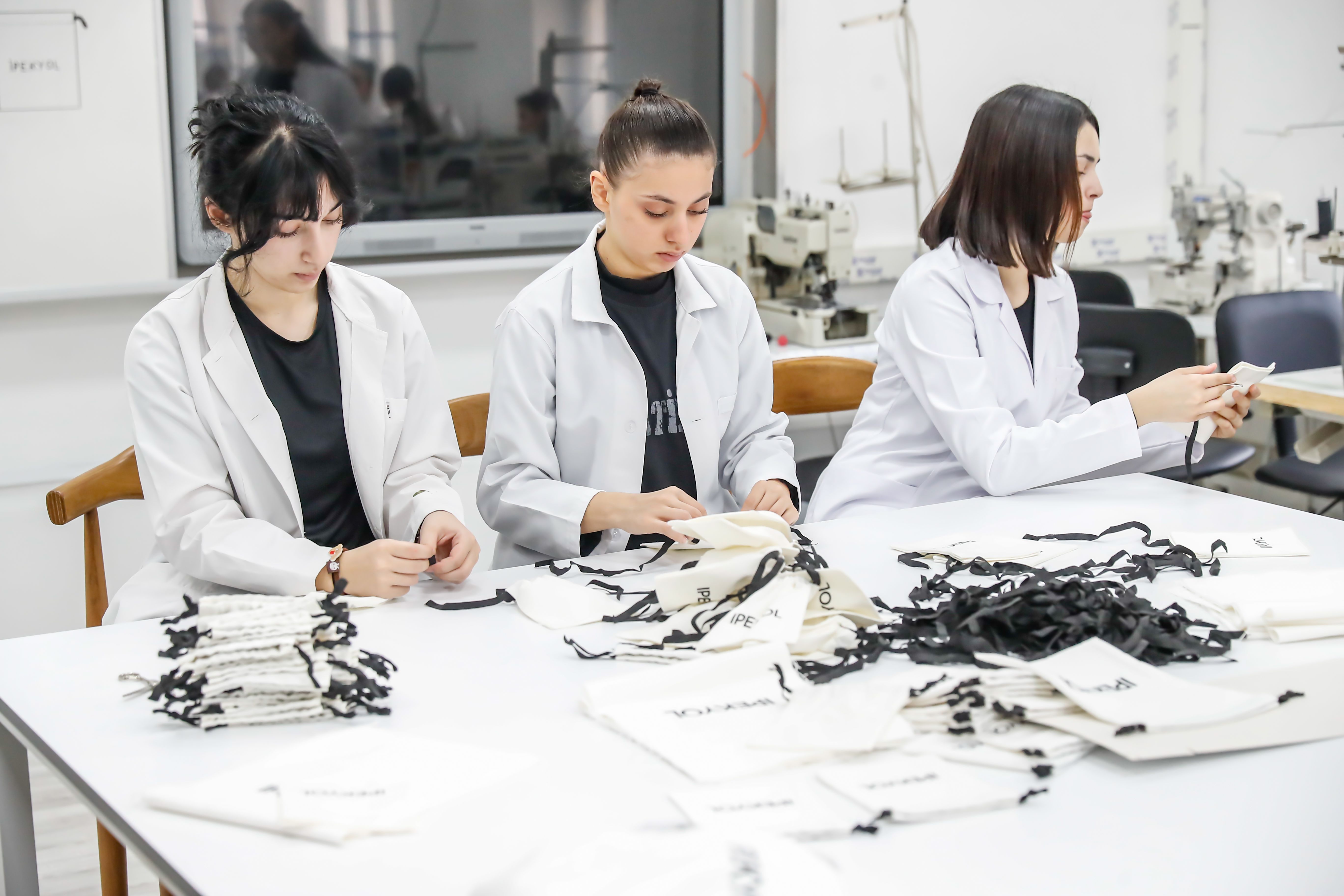 Ipekyol Group�tan Mesleki E�itime Güçlü Destek: Türkiye�nin �lk K�z Meslek Lisesinde Atölye Hayata Geçti