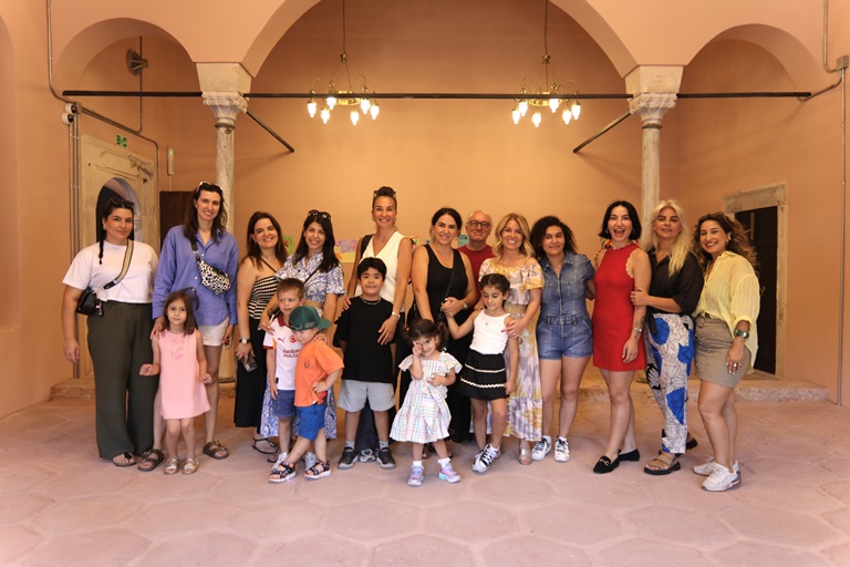 Minik Ressam Deren Araln lk Kiisel Sergisi Açld