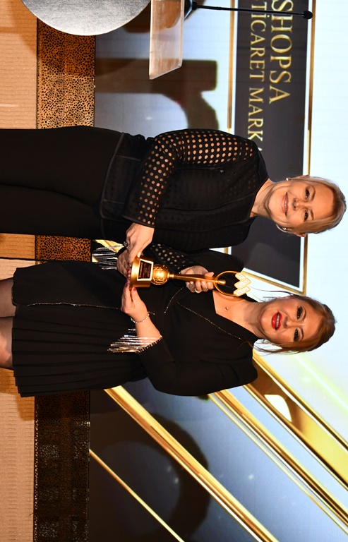 Sonay Öztan Gökhan: Ödüllerin Kraliçesi Unvann le Mesleki Baarsn Ödüllerle Taçlandryor 