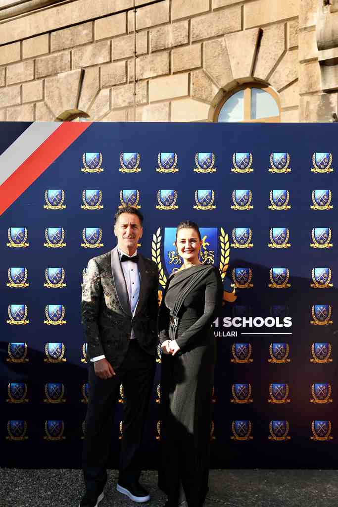 Tarabya �ngiliz Okullar��n�n Mezuniyet ve 14. Y�l Gala Gecesi Diplomasi, E�itim ve Sanat Dünyas�n� Bulu�turdu