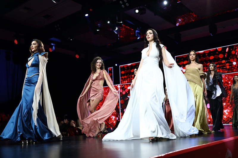 Emine Kayra Anla� : Sammyvit Klass Model Türkiye 2025�de Gerçekle�tirdi�i Defilesi �le Moda Dünyas�nda Ç���r Açt�