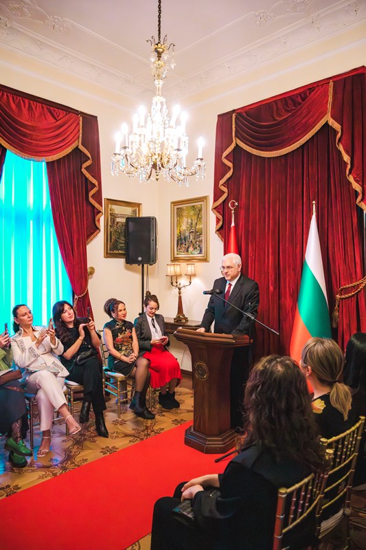 �stanbul � Sofya: �ki �ehrin Ortak Haf�zas�, Sofya�da Zamans�z Bir Defileyle Bulu�tu